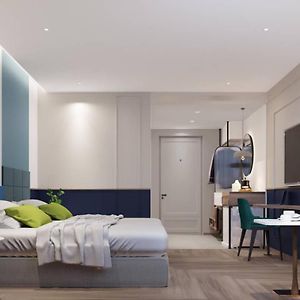 Zimmer mit Kingsize-Bett